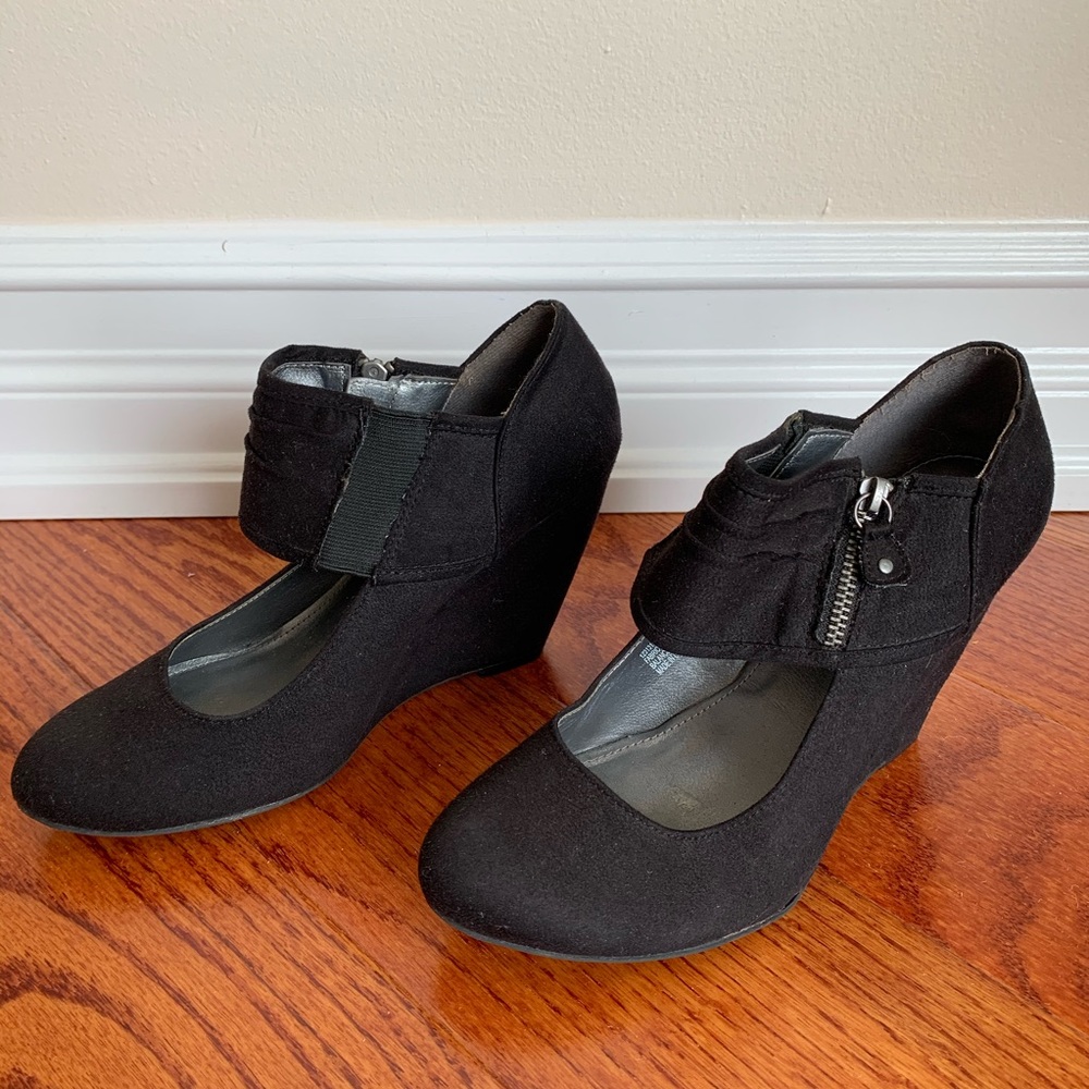 Gossip Black Wedges